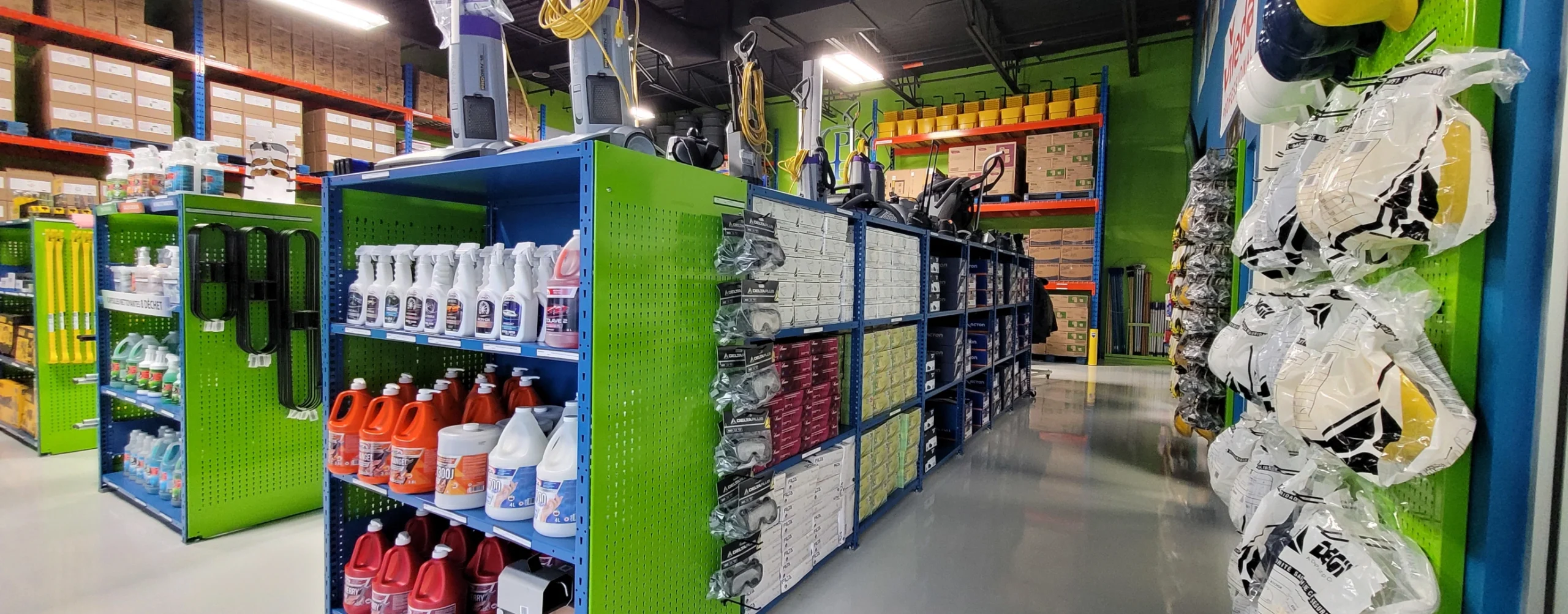 Étude de cas étagères commerciales rangement pour magasin vitrine Pedlex Distribution Pro-Expert