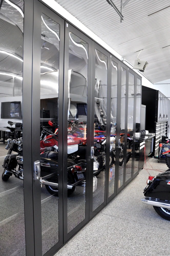 Pedlex aménage un garage privé haut de gamme avec les produits de rangement de Rousseau Métal fait au Québec étude de cas