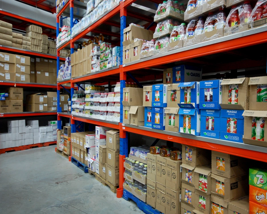 Aménagement entrepôt salle de stockage palettiers épicerie fruiterie commerce alimentation magasin alimentaire espace commercial Pedlex étagères