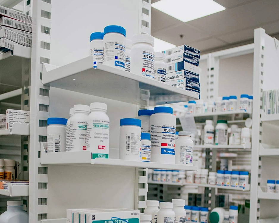 Aménagement pharmacie présentoirs commerce boutique espace commercial Pedlex Vic mobilier